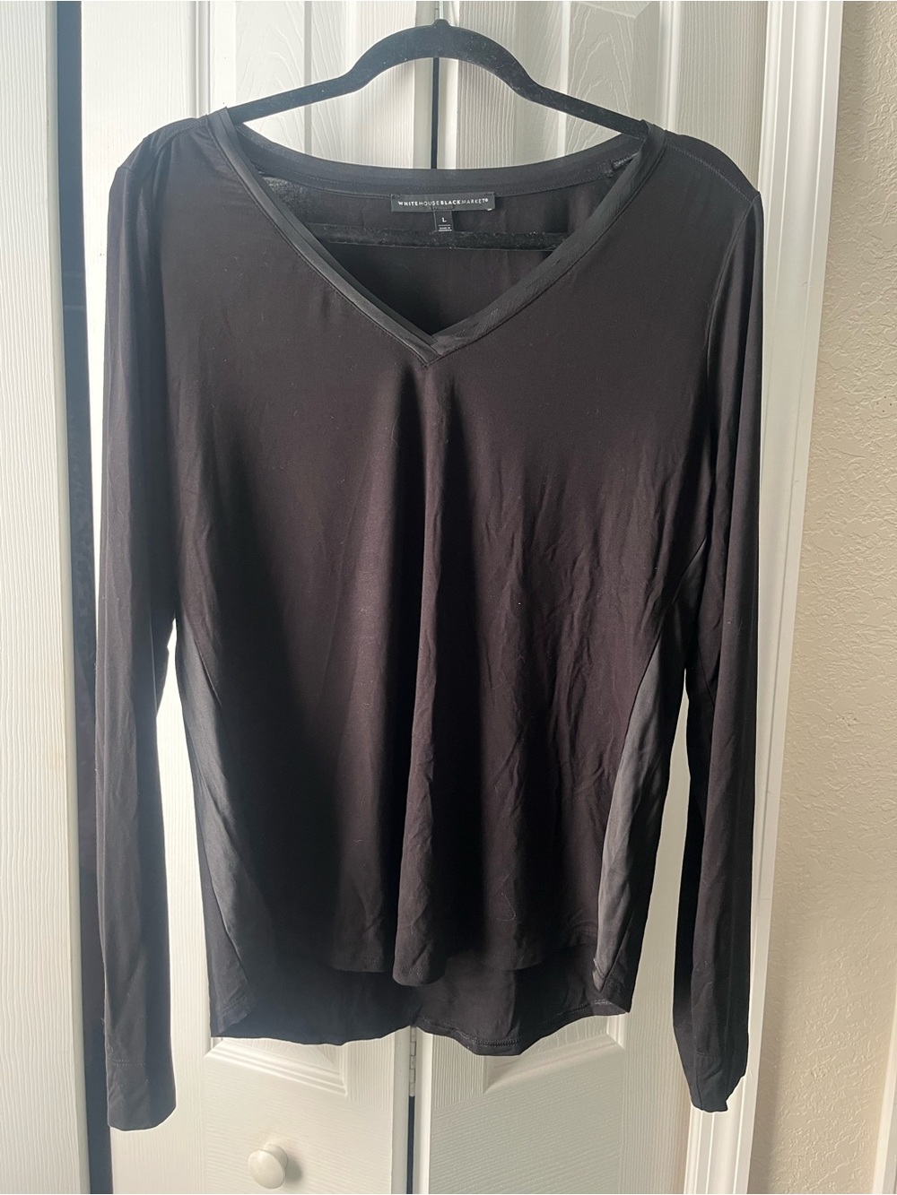 White House Black Market long sleeved black vneck blouse size Large